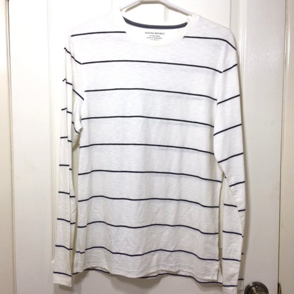 "NWOT" Banana Republic White/Black stripe, Long Sleeve Tee shirt, size M